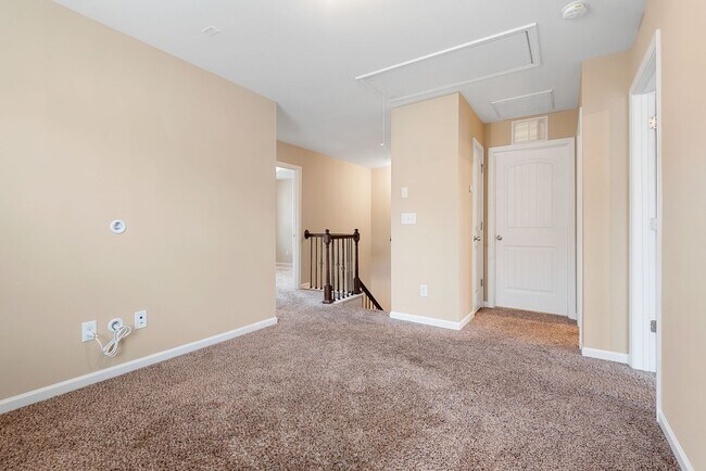 Building Photo - Beautiful 4BR, 2.5BA End Unit Townhome in East Raleigh - Available Now!