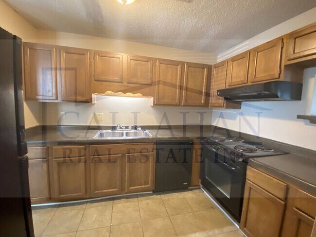 Building Photo - Sherwood 2 Bedroom Town Home