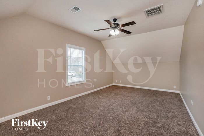 Building Photo - 3765 Windhaven Dr