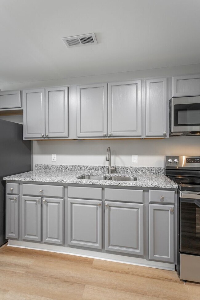 Building Photo - 2703 E 25th St