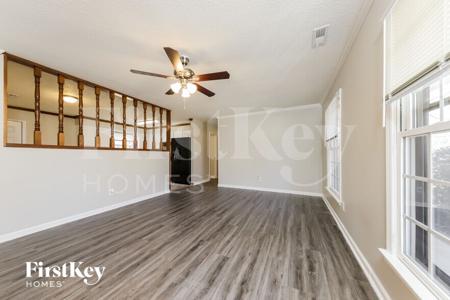 Building Photo - 2016 Claxton Dr SW