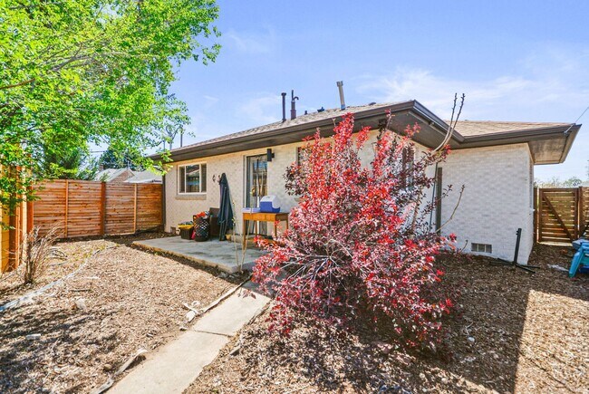 Building Photo - 2Bed/1bath beautiful Home close to City Park