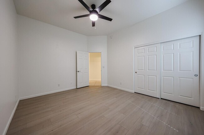 Building Photo - 4536 W Villa Linda Dr