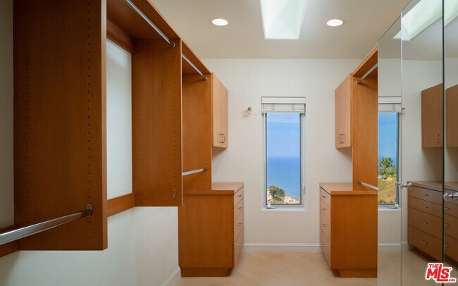 Building Photo - 3235 Rambla Pacifico St