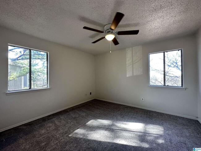 Building Photo - 415 Skyview Dr
