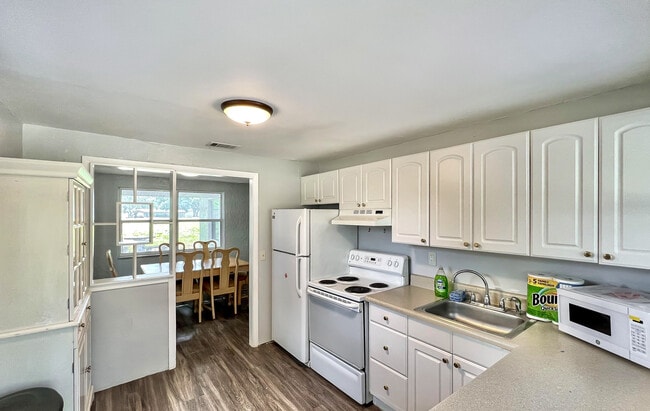 Building Photo - 12866 Campbell Ln