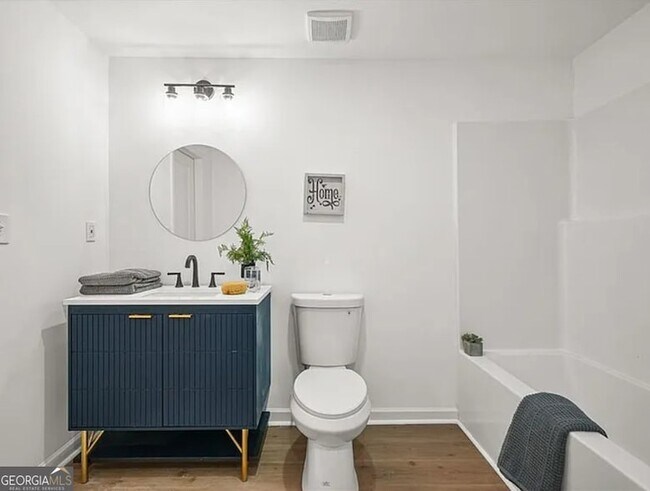 Building Photo - 3925 Pineshore Cir