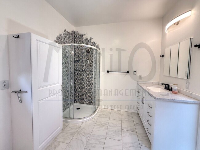 Building Photo - Spacious Dwight Merkel Home