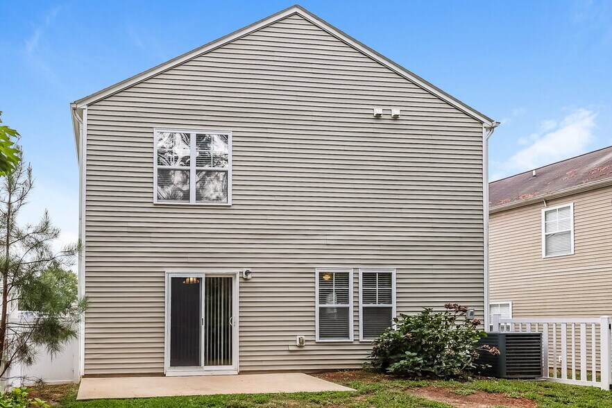 Building Photo - 51 Valleyfield Dr