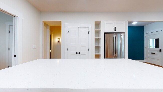 Building Photo - 276-278 Willow St