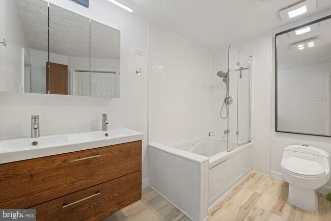 Building Photo - 7406 Golden Horseshoe Ct