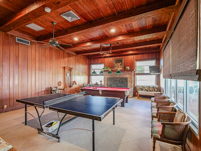 Building Photo - 5400 Jimmy Buffett Mem Hwy