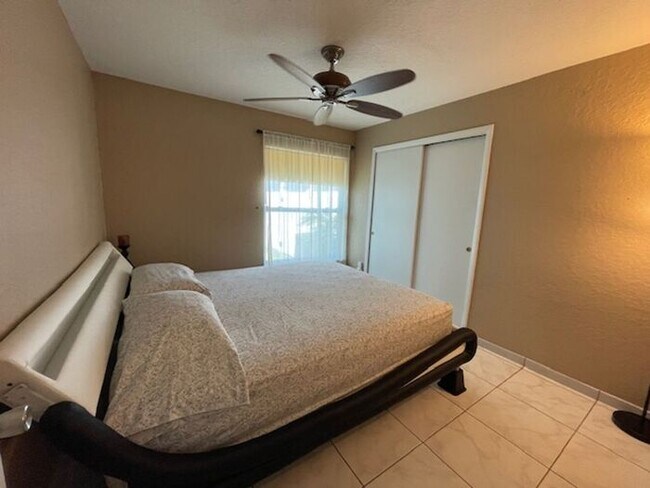 Building Photo - 2 bedrooms and 2 bathrooms Home in Kissimmee