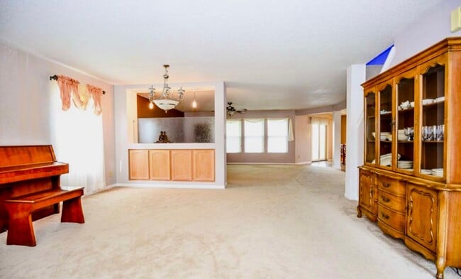 Building Photo - Spacious 2 Story Home in Southeast Lafayette