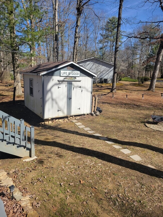 Building Photo - 133 Rugby Ct