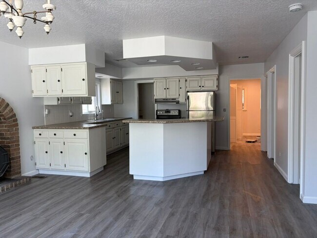 Building Photo - 174 S 600 E