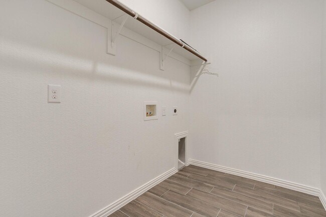 Building Photo - 6721 Farsight Dr