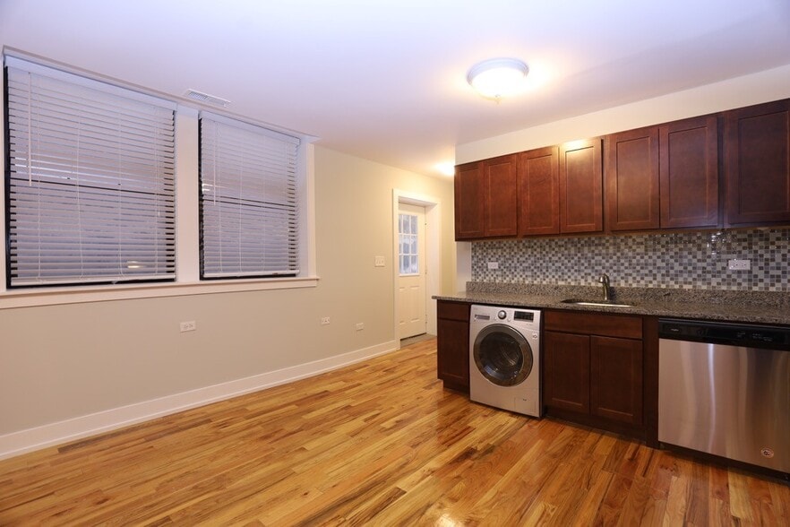 Building Photo - 555 W Arlington Pl