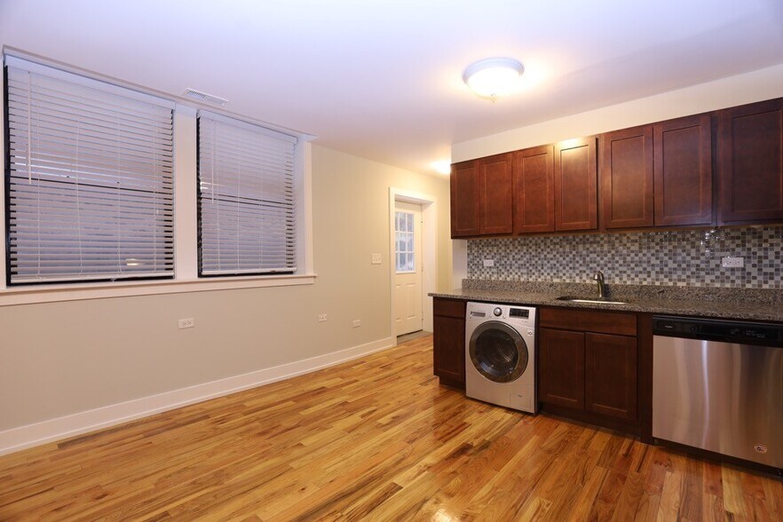 Building Photo - 562 W Arlington Pl