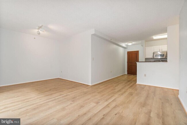 Building Photo - 7111 Woodmont Ave