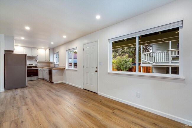 Building Photo - 310 Boyce St