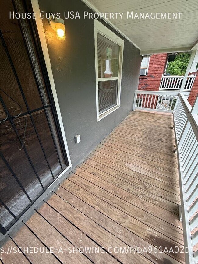 Building Photo - 2538 Woodland Ave