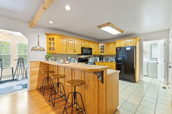 Building Photo - 3230 Cove Creek Way