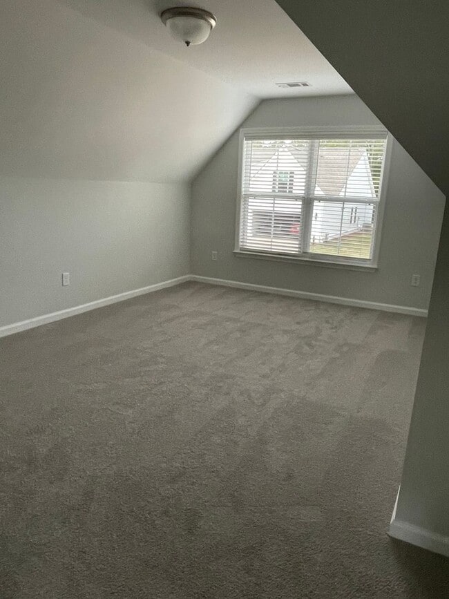 Building Photo - Lovely 5 Bedroom with 3 bathrooms in Greer!!