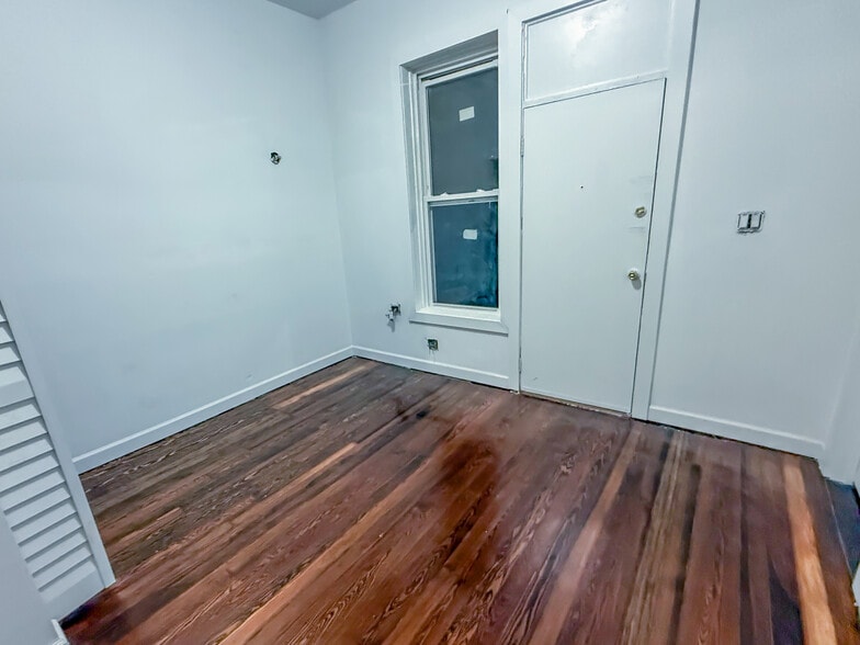 Building Photo - 8714 S Commercial Ave