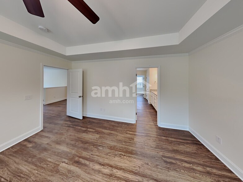 Building Photo - 3011 Lucky Ln