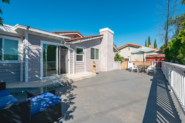 Building Photo - 1250 Stratford Ln