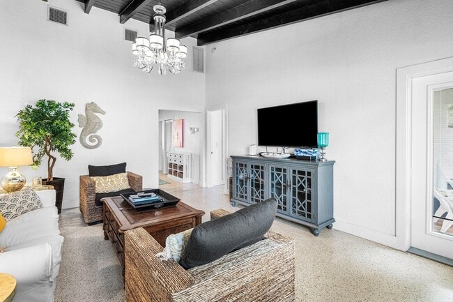 Building Photo - 342 NE 7th Ave