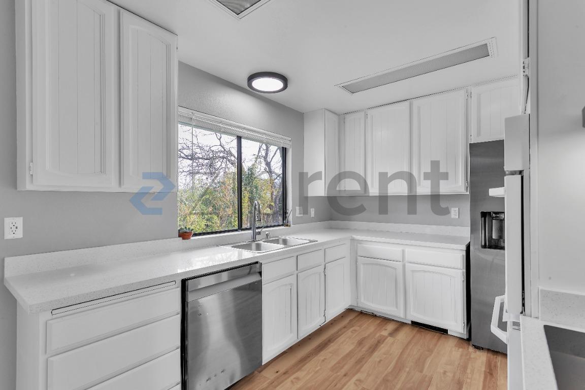 Building Photo - 25 Leslie Ct