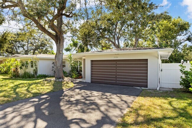 Building Photo - 1010 Bay Breeze Terrace