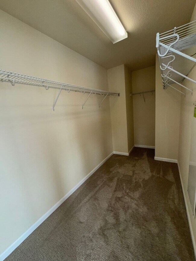 Building Photo - Looking for a Great Place to live?