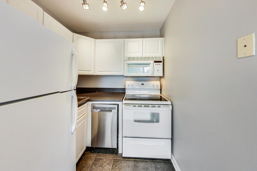 Building Photo - 604 Longfellow St NW