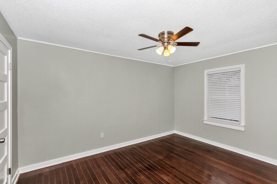 Building Photo - 3903 Telstar Cir SW