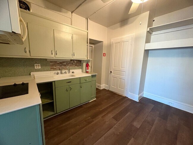 Building Photo - 1369 W Market St