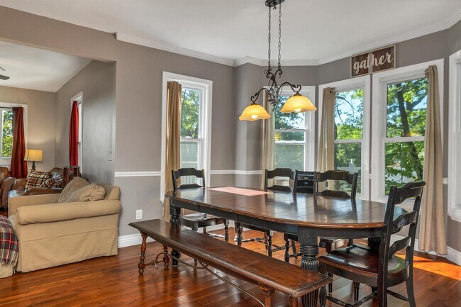 Building Photo - 172 Center St