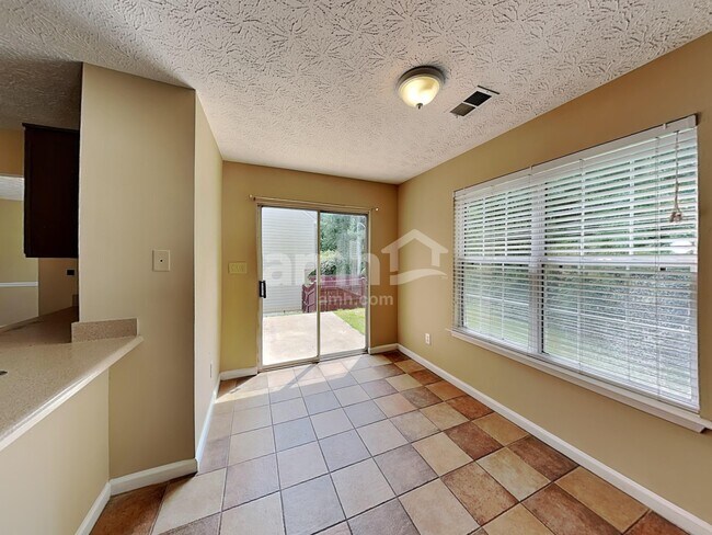 Building Photo - 3817 Majestic Ln SW