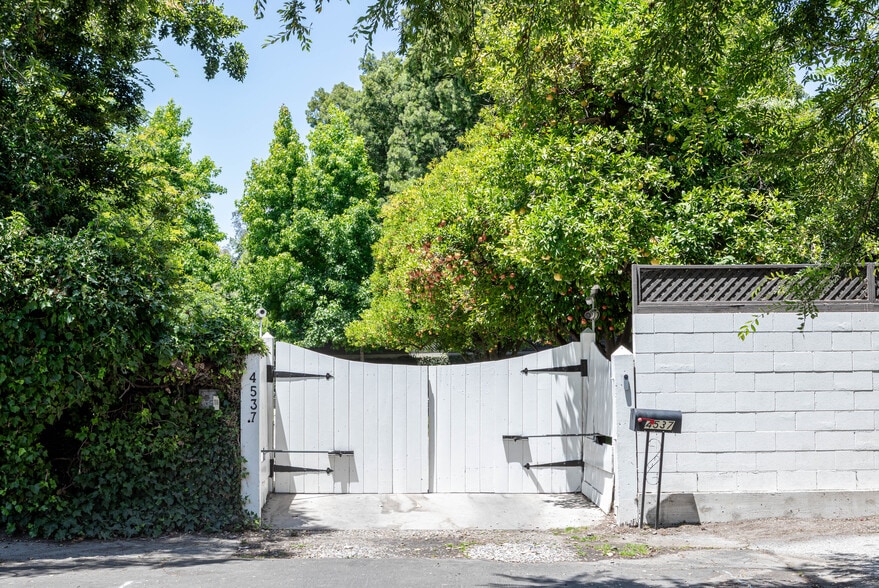 Building Photo - 4537 Agnes Ave