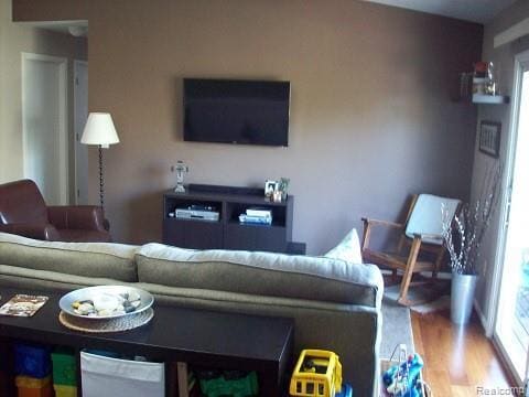 Building Photo - 392 Pinewood Dr