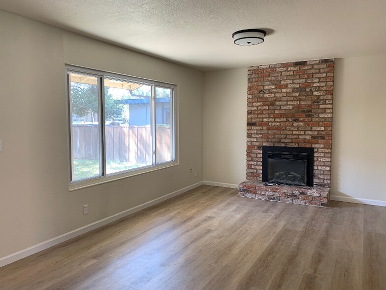 Building Photo - 3007 Lillard Dr