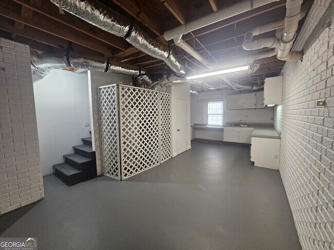 Building Photo - 24 Springfield Dr