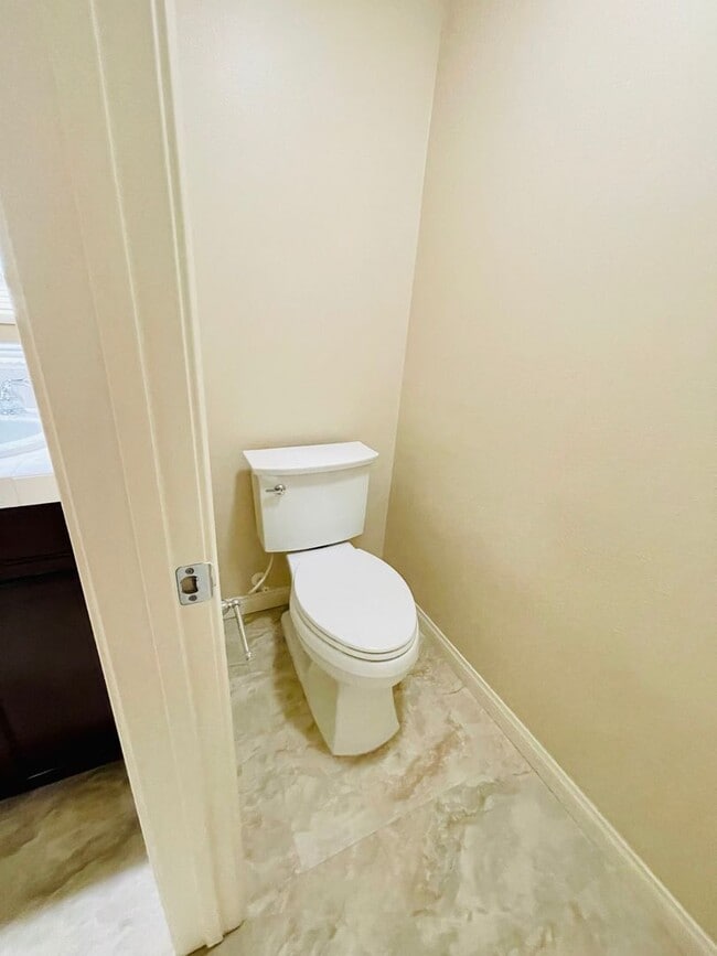 Building Photo - Condo Located in the Gorgeous Columbus Grove