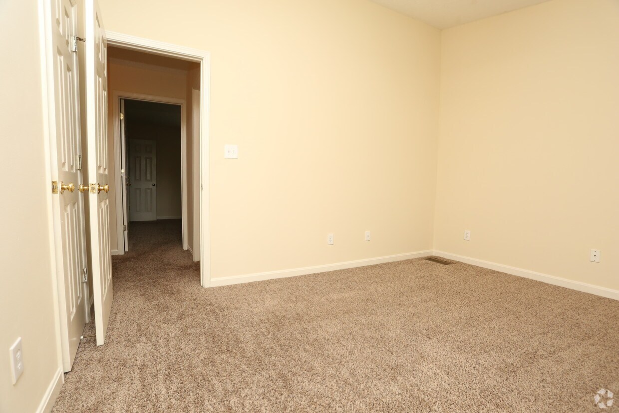 Auburn Place Town And Garden Homes Louisville Ky Apartment Finder