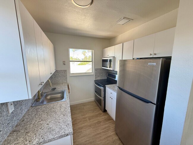 Building Photo - Renovated Large 3 Bed 1 Bath Unit Available For Rent Located In Little Havana.