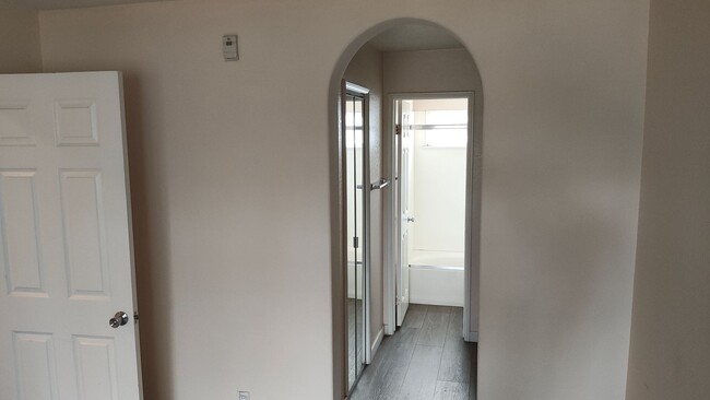 Building Photo - 3 bedrooms 3 bathrooms townhome FOR RENT i...