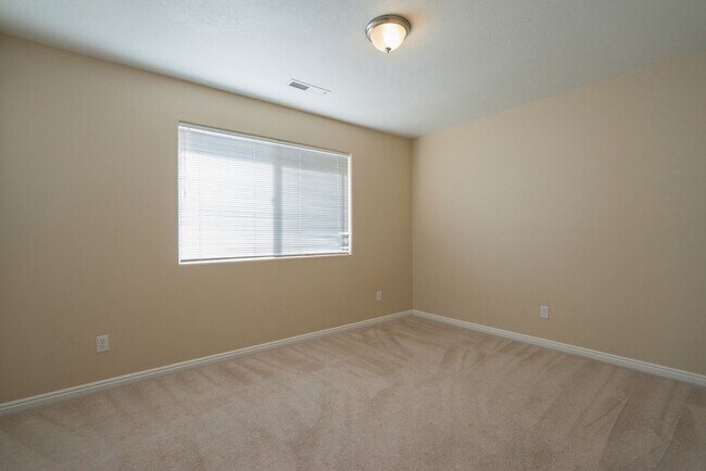 Building Photo - Utilities Included! Beautiful 2 Bedroom Townhome in Ivins