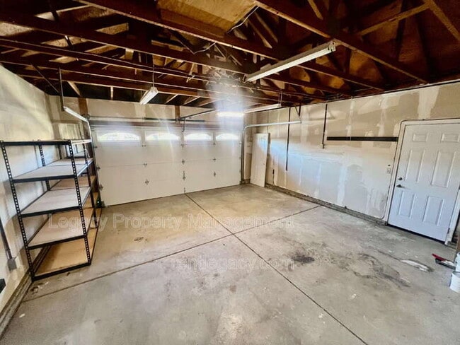 Building Photo - 413 Donaldson Ct